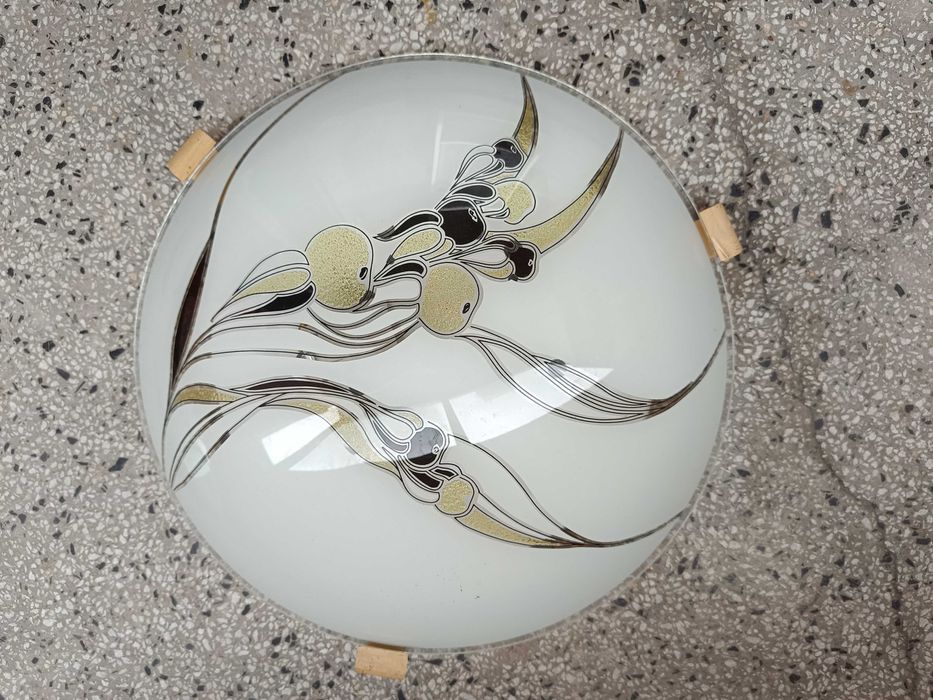 Продавам три плафониери