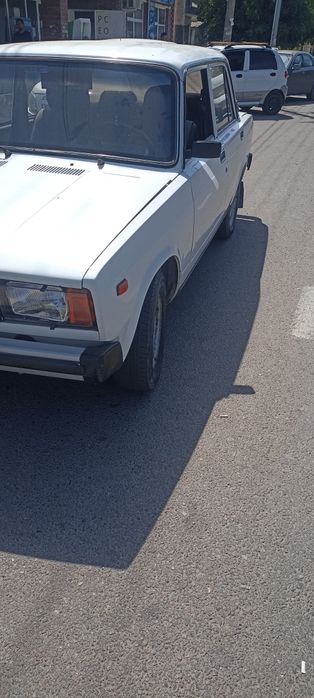 Vaz 2105 sotiladi