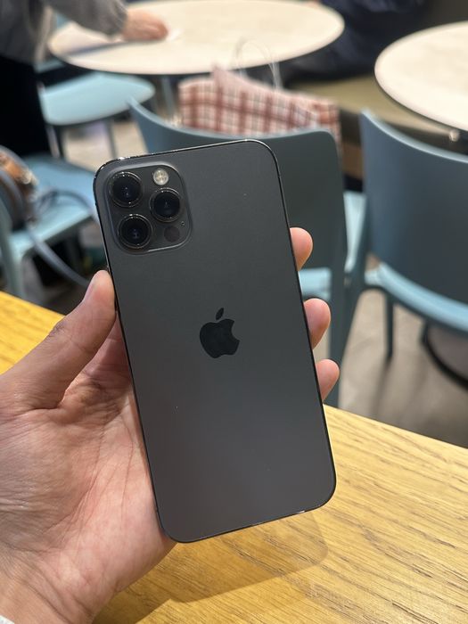 Телефон iPhone 12 Pro