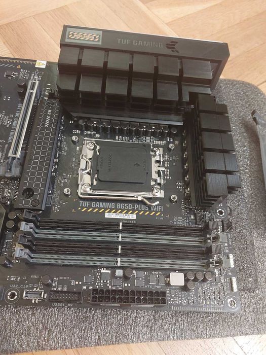 AMD Ryzen 9 7950X + Asus TUF Gaming B650 Plus Wi-Fi