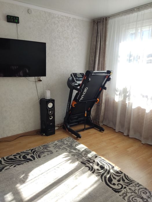 Продам  беговую дорожку GENAU Evolution M800