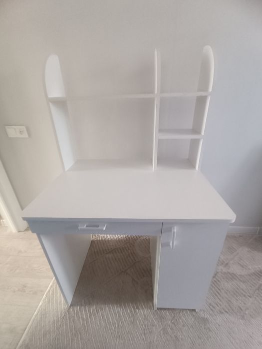 Срочно стол письменный. Сатамын шуғыл түрде!