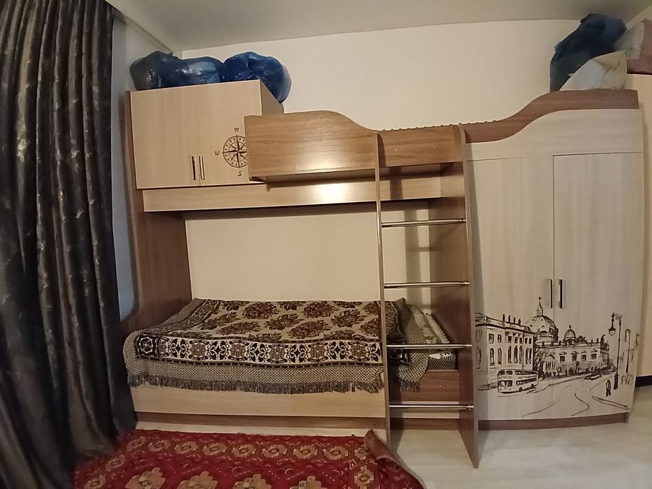 Кравать двух еташка