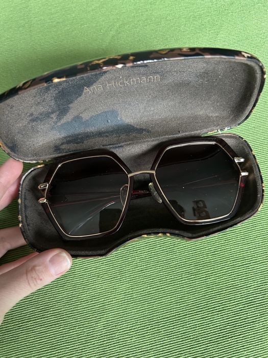 Слънчеви очила в цвят бордо на марката Ana Hickemann