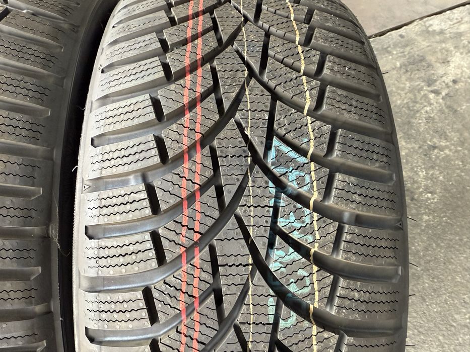 215/40 R18 TOYO OBSERVE anvelope noi M+S  /Montaj inclus