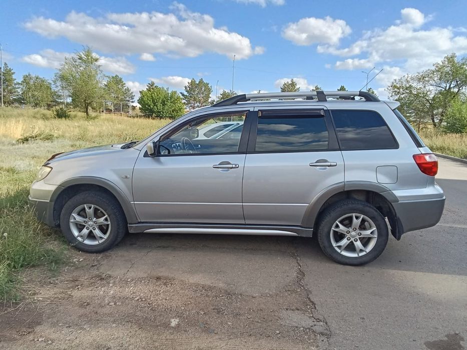 Продам машину Mitsubishi Outlander.