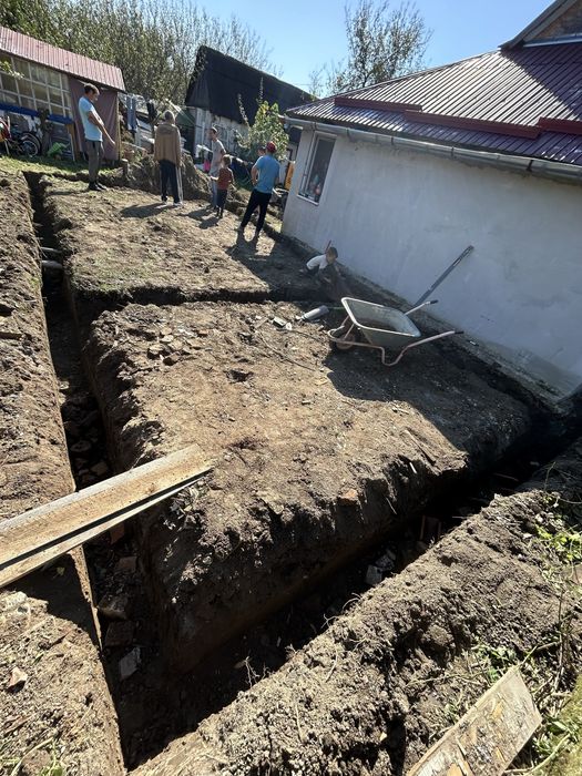 Miniexcavator de inchiriat