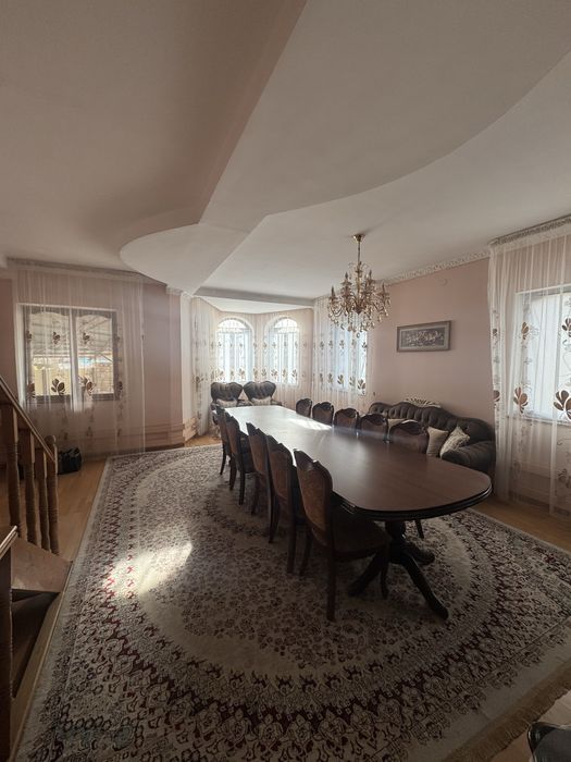 Продается дом с бассейном