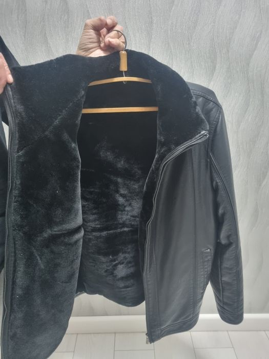 Продам  кожаная мужская куртка