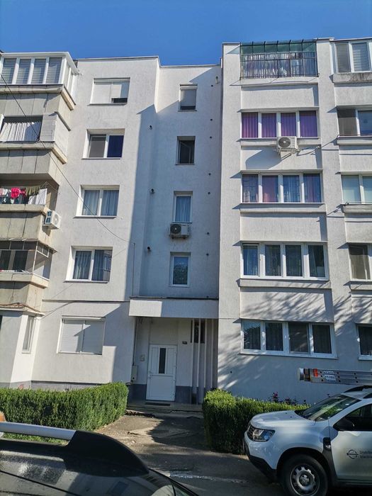 Vand apartament cu 2 camere, cartier armatei, etajul 4
