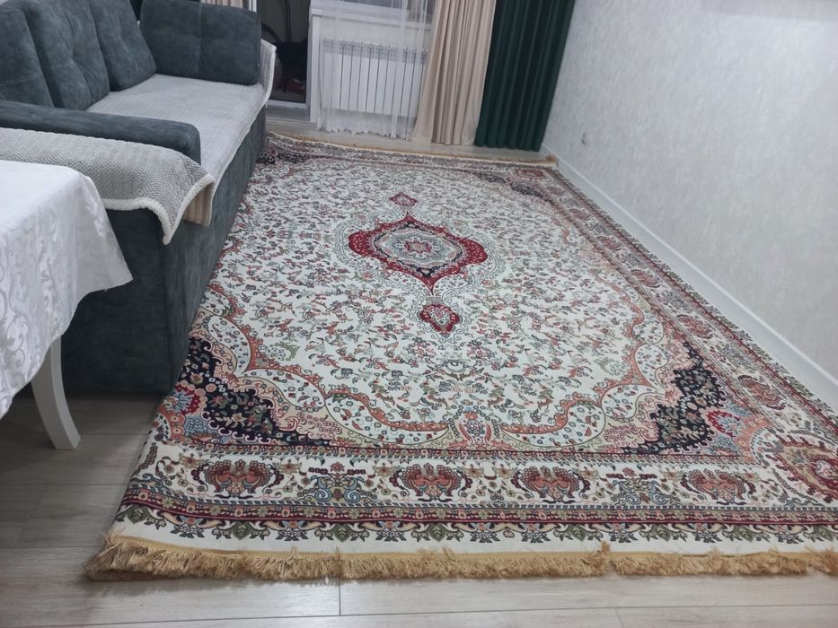 Ковер б/у в хорошем состоянии