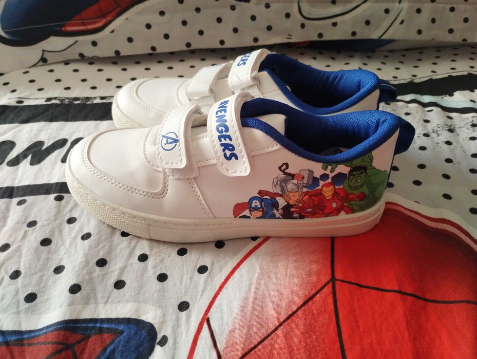 Нови кецове за момче на Marvel