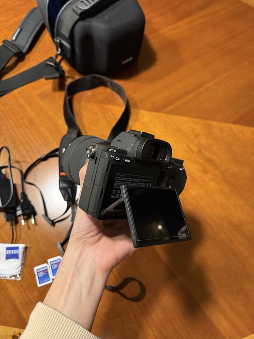 Kit Sony A7 iii, full-frame mirrorless, 4797 cadre, ca NOU, foto-video