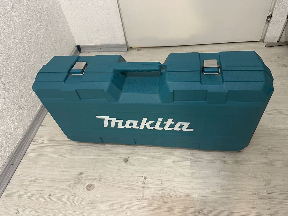 Makita GA9020R 230 мм / 2200 W – почти нов, използван само 3-4 пъти