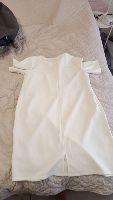 Платье белое вечернее.