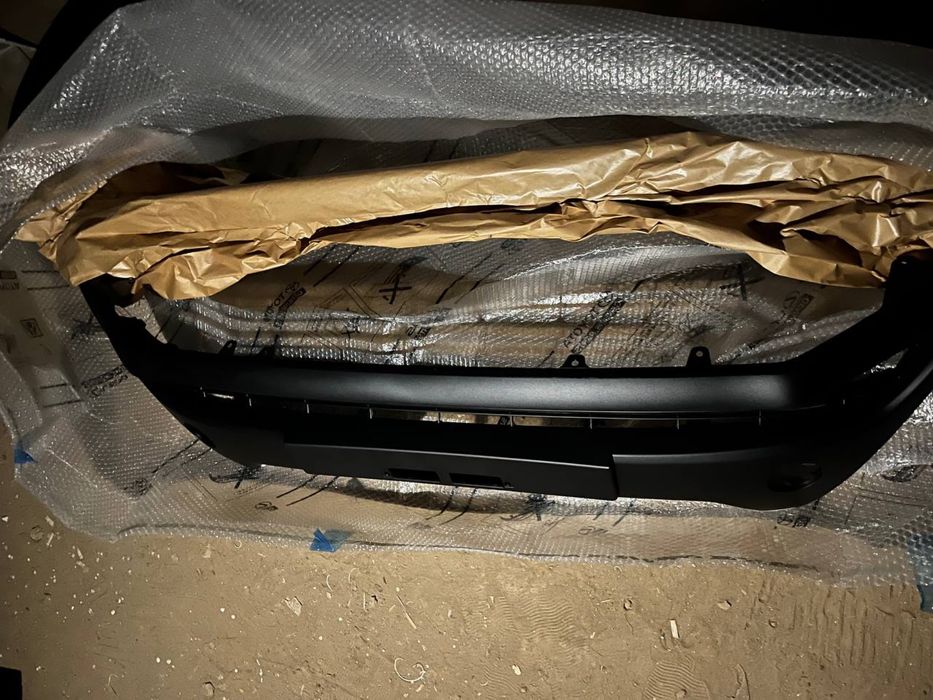 Toyota Rav4 Бампер новый оригинал