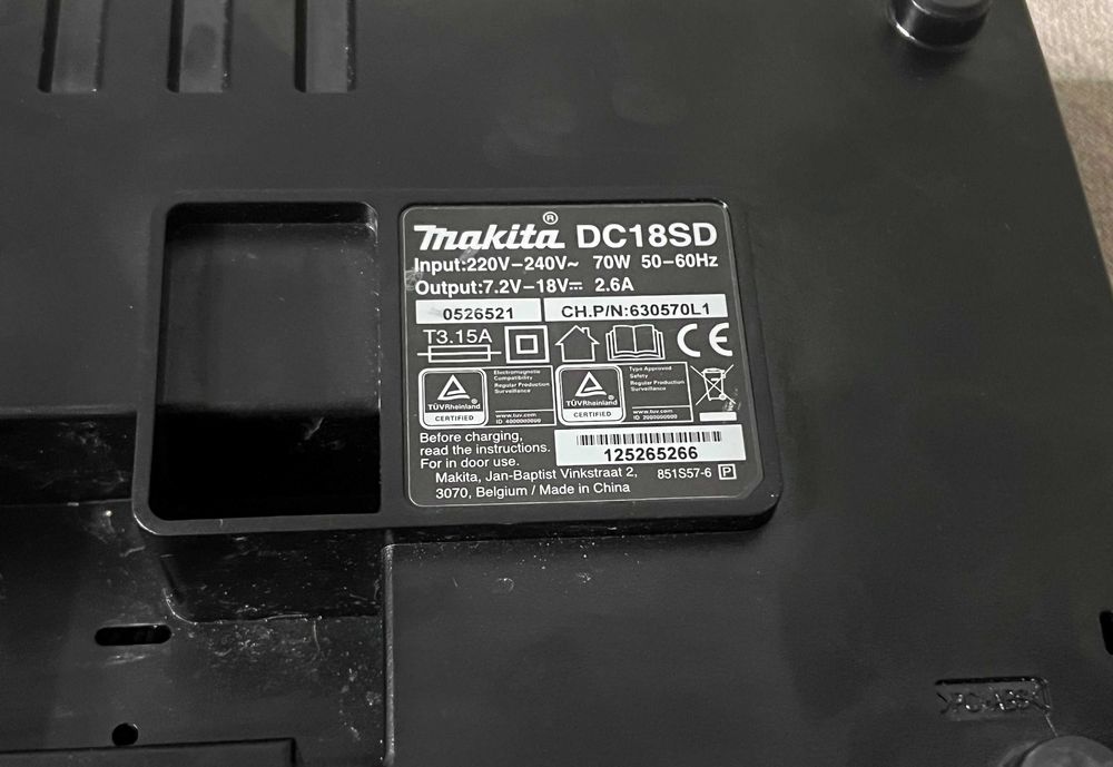 Incarcator Makita DC18SD 7.2V 18V original stare buna