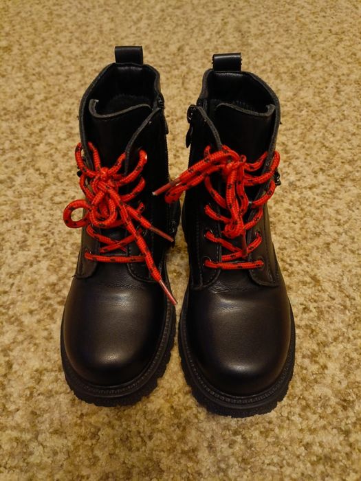 Продам ботинки на девочку осень-весна