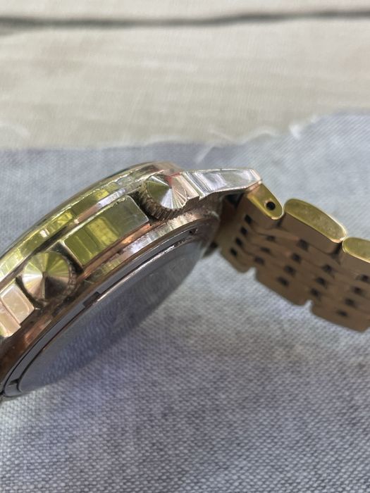 Часовник Seconda със звънец