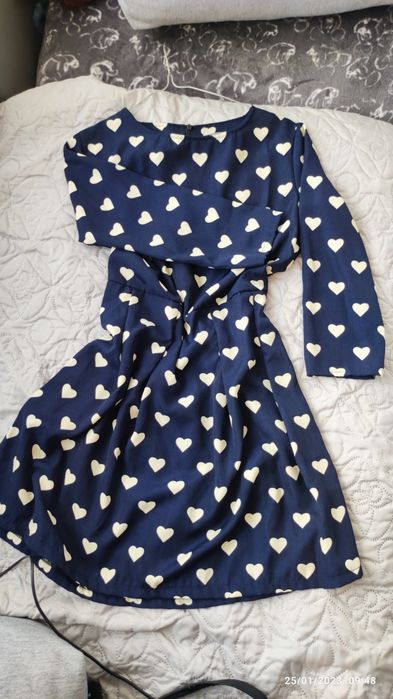 Тъмносиня рокля на сърчица
