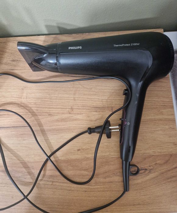 Сешоар Philips ThermoProtect 2100W