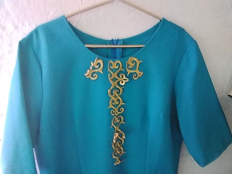 Платье с орнаментом 44 размера