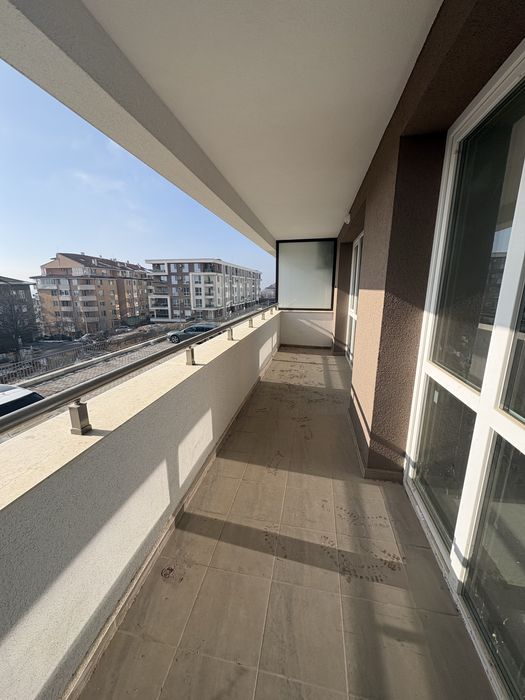 Просторен двустаен апартамент 98 кв м.