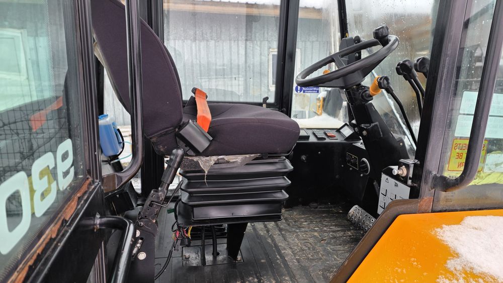 Motosivuitor JCB 930 4X4