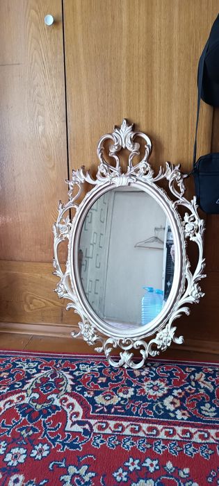 Продам подвесное настенное зеркало.