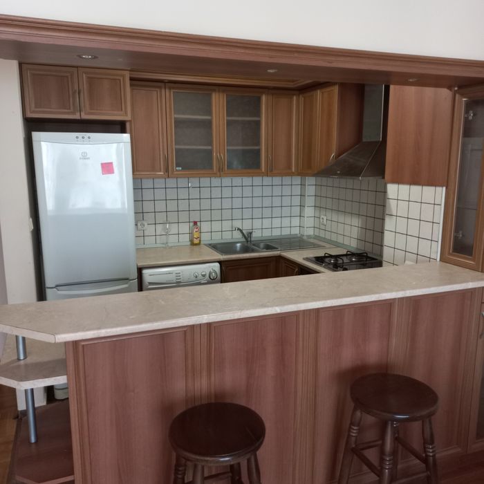 Тристаен обзаведен апартамент