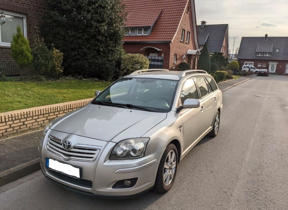 Dezmembrez Toyota Avensis T25 2.0 126 cp 2008