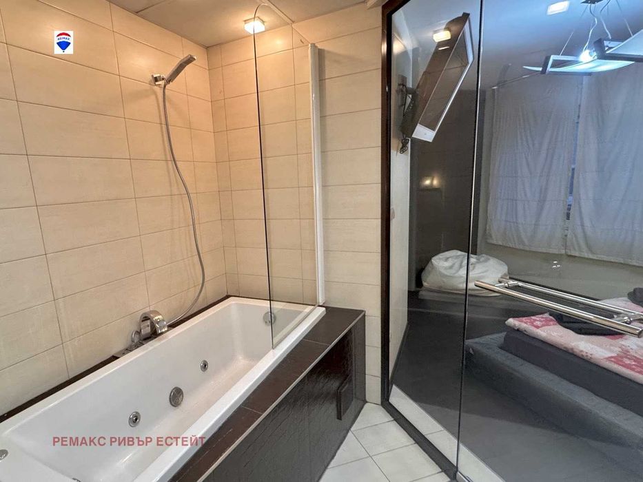 Дава се под наем Двустаен апартамент в Русе, Център - 66 кв.м за 408 € - Снимка #10