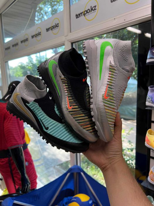 Детские футбольные бутсы сороконожки Nike phantom GX
