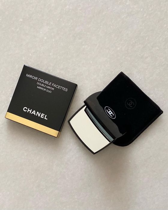 CHANEL - оригинальное зеркало.