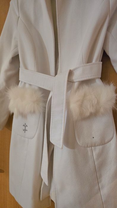 Дамско бяло палто с колан и естествен косъм Collection Ka Bo