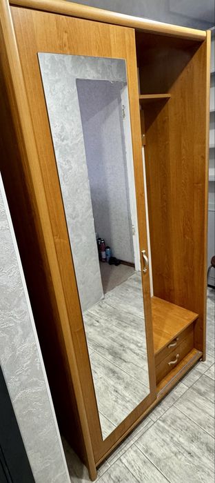 Продам прихожую, комод, шкаф
