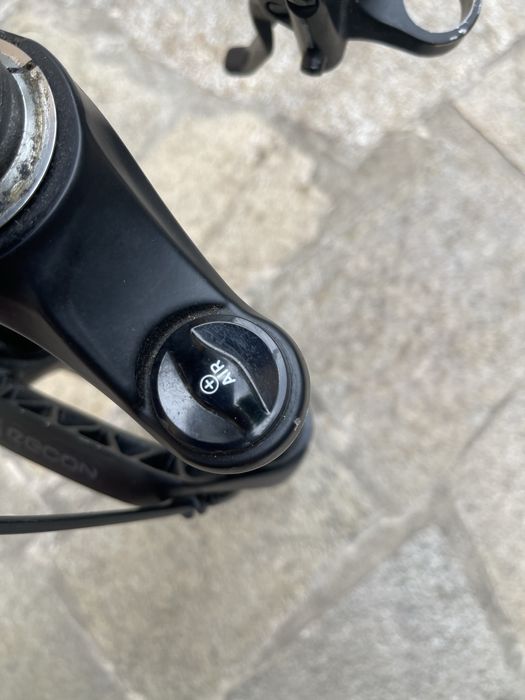 Вилка Rockshox Recon 29”