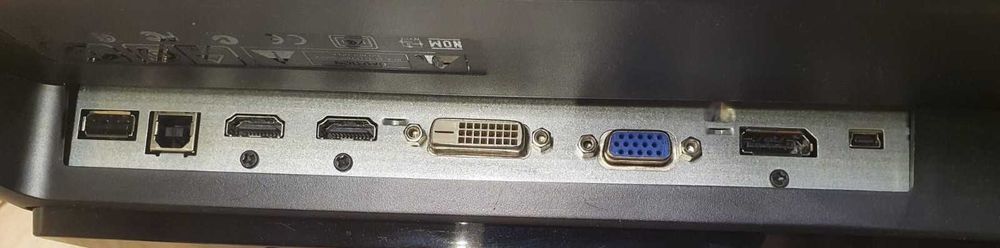 •	Монитор BENQ XL2420T 120Hz в упаковке.