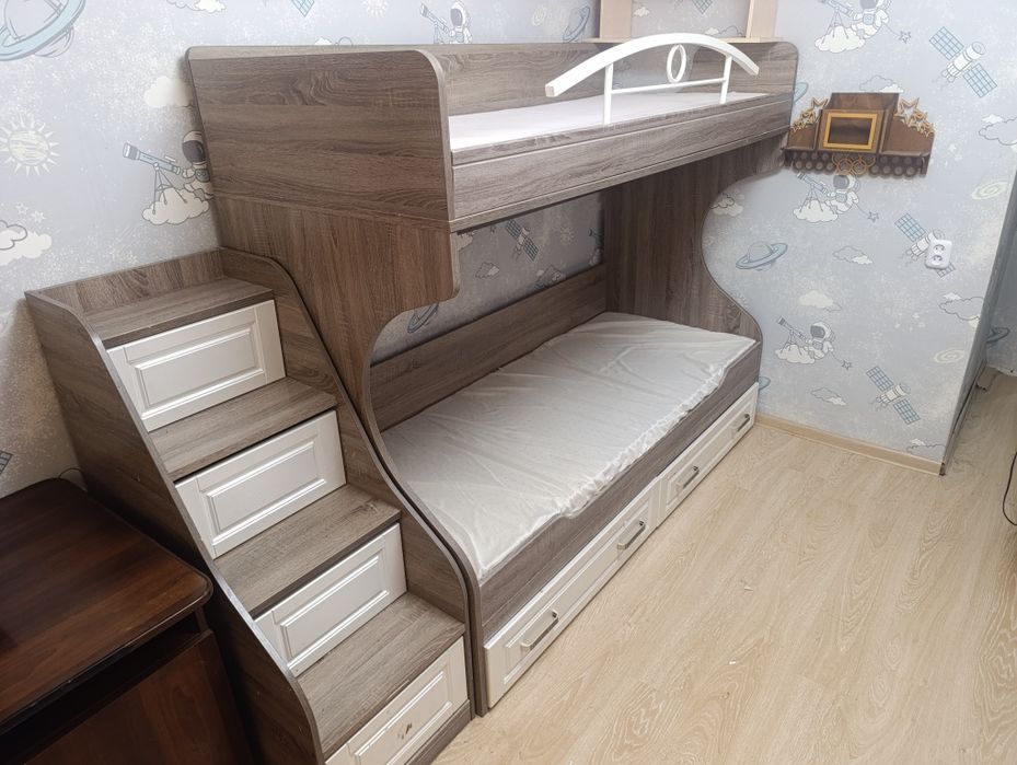 Кровать двух ярусная