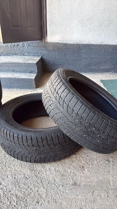 Шины 215/55R17 в отличном состоянии