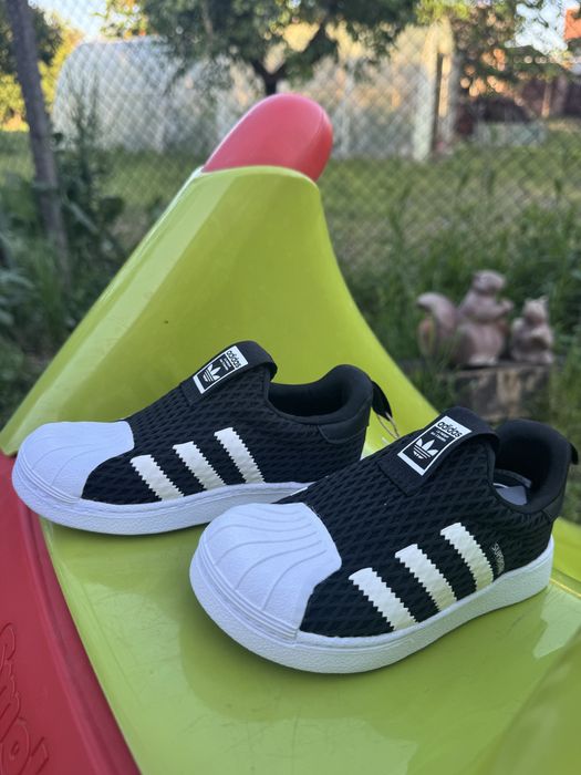 Чисто нови маратонки adidas