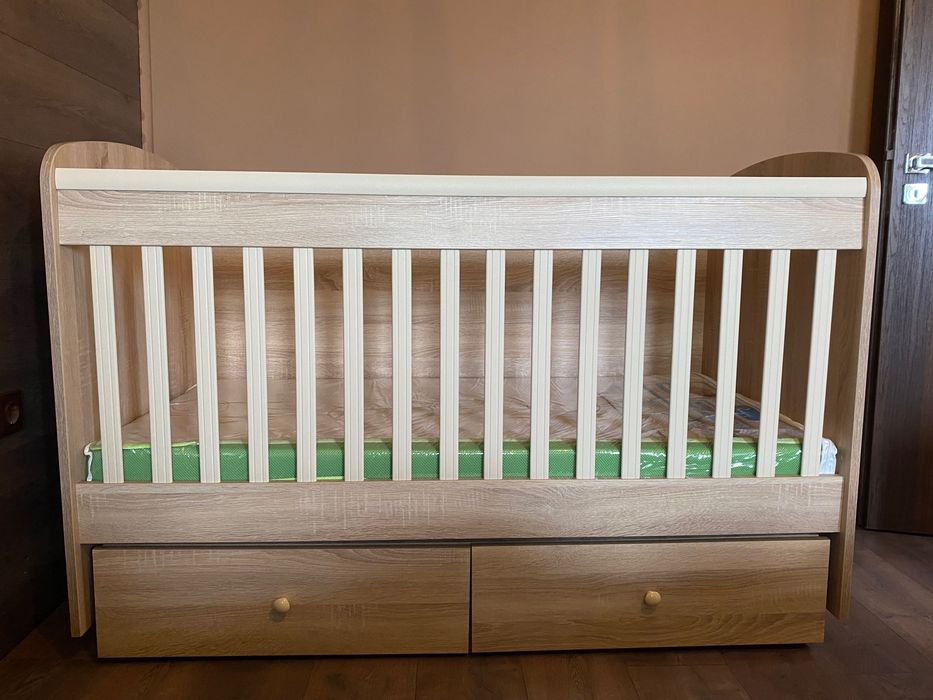 Детска кошара с матрак към нея