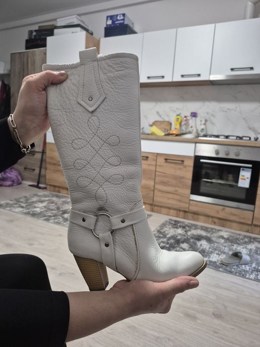 Vând Botine si Adidasi