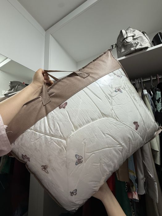 Продам двуспальное одеяло 220:200