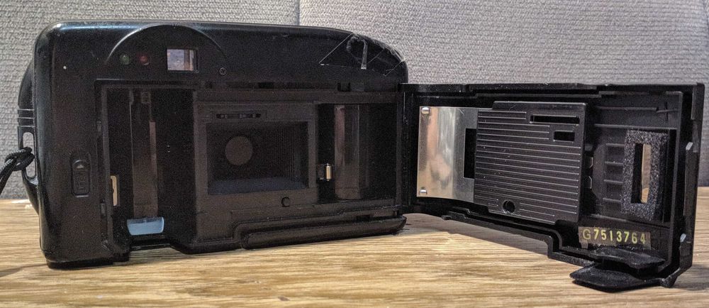 Продам плёночный фотоаппарат Izen DX