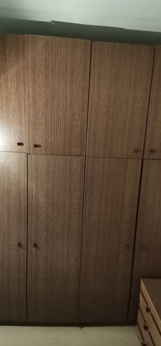 Продавам секция и бюро