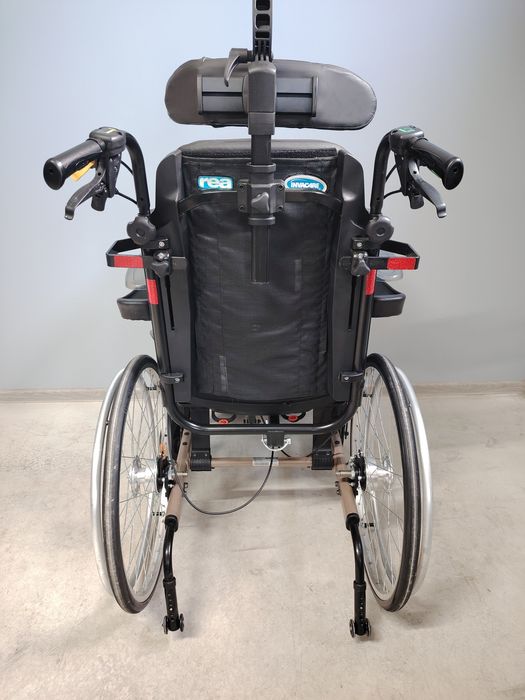 Carucior pliabil/fotoliu rulant pentru persoane cu dizabilitati.145