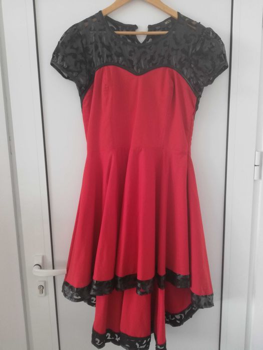 Червена рокля с черна дантела и колан Nelita