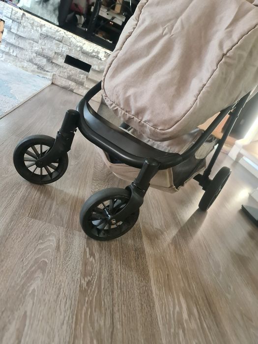 Продам коляску всесезонную