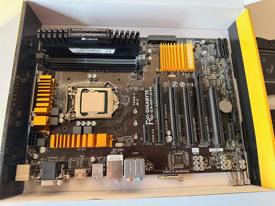 Placa de baza Gigabyte, procesor Intel i5 si 16 GB Ram